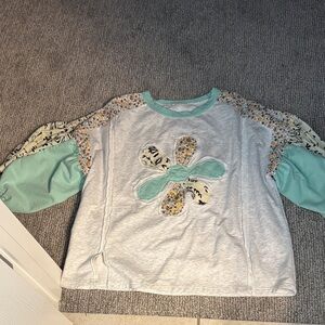easel Cream & Mint Floral Patch Long-Sleeve Top